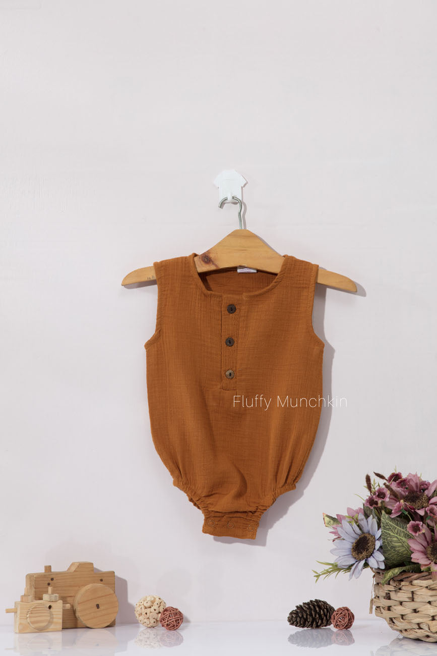SLEEVELESS ONESIE - BROWN